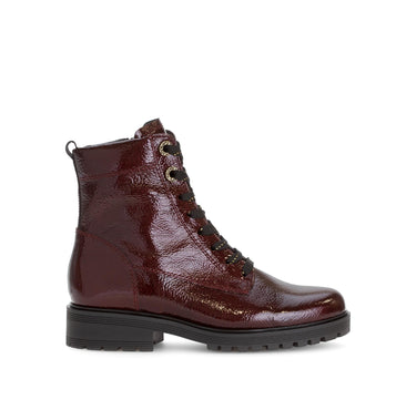 Bottines à lacets rouges en cuir vernis