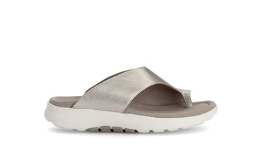 Sandales dorées en cuir