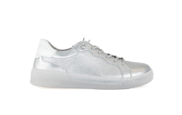 Baskets argentées en cuir