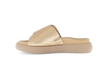 Mules dorées en cuir métallisé