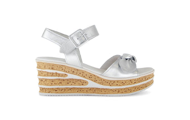 Sandales grises en cuir métallisé