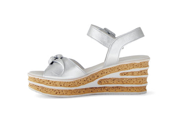 Sandales grises en cuir métallisé