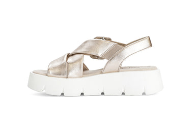 Sandales dorées en cuir métallisé