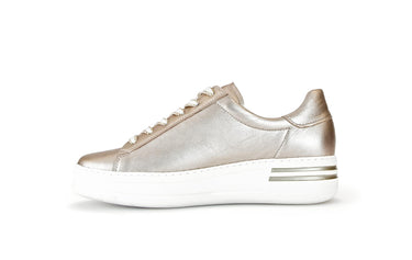 Baskets dorées en cuir