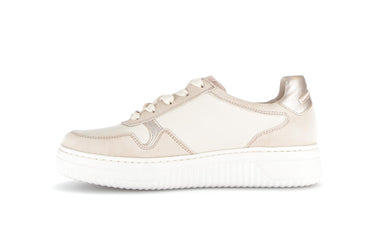 Baskets rose pâle en cuir